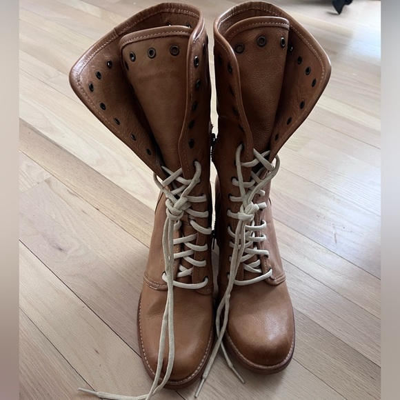 Frye lace up booties 8.5 - Picture 2 of 8